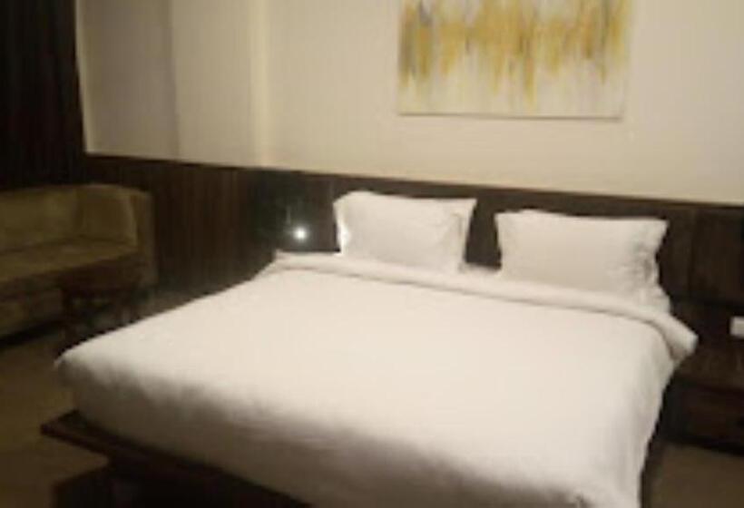 فندق High Rise Regency, Burhanpur