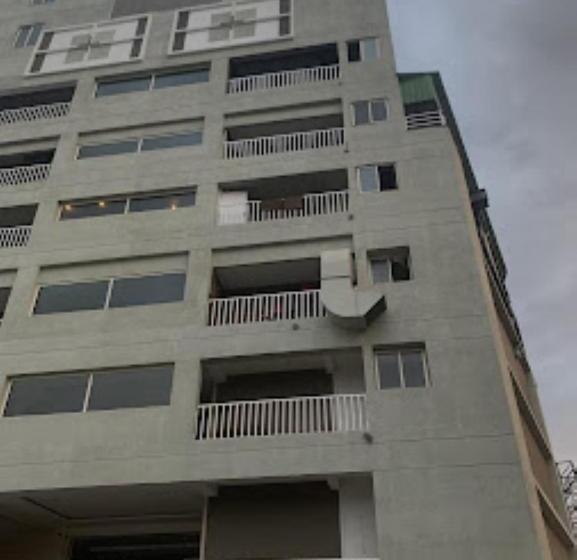 فندق High Rise Regency, Burhanpur