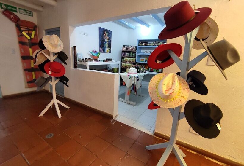 هتل Laureles De La Villa