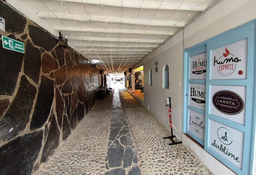 هتل Laureles De La Villa