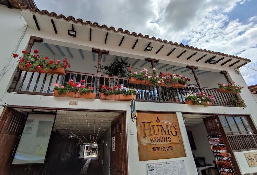 هتل Laureles De La Villa