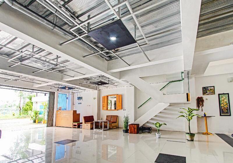 Отель Oyo 90248 D Em Homestay