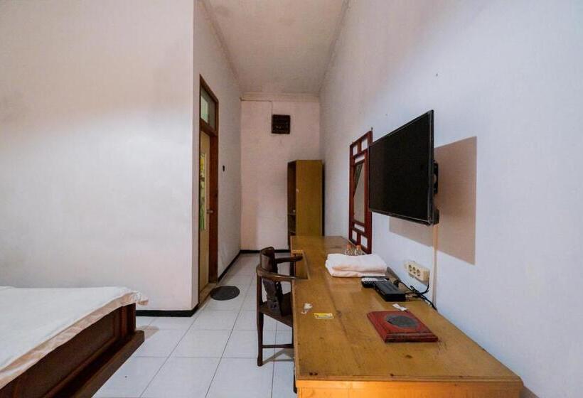 Urbanview Hotel Near Jatim Park 1 By Reddoorz