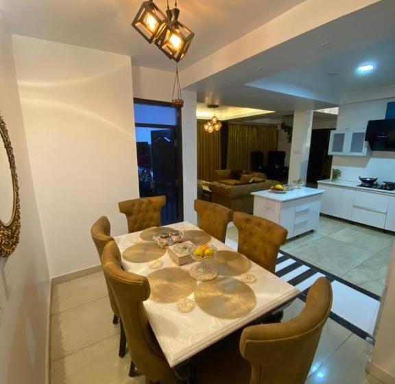 مبيت وإفطار Parimahal Homestay