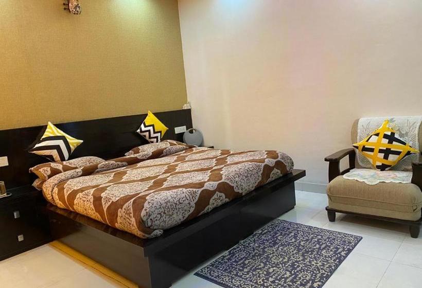 مبيت وإفطار Parimahal Homestay