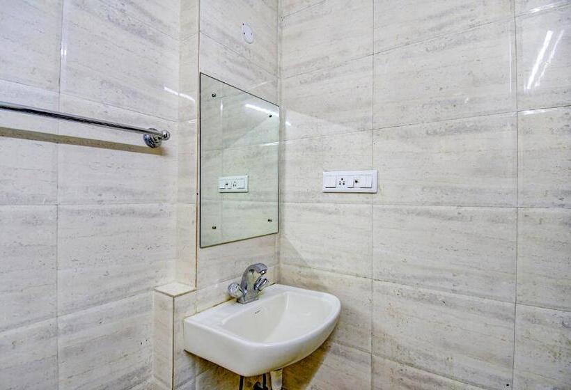 Fabhotel Divira Inn