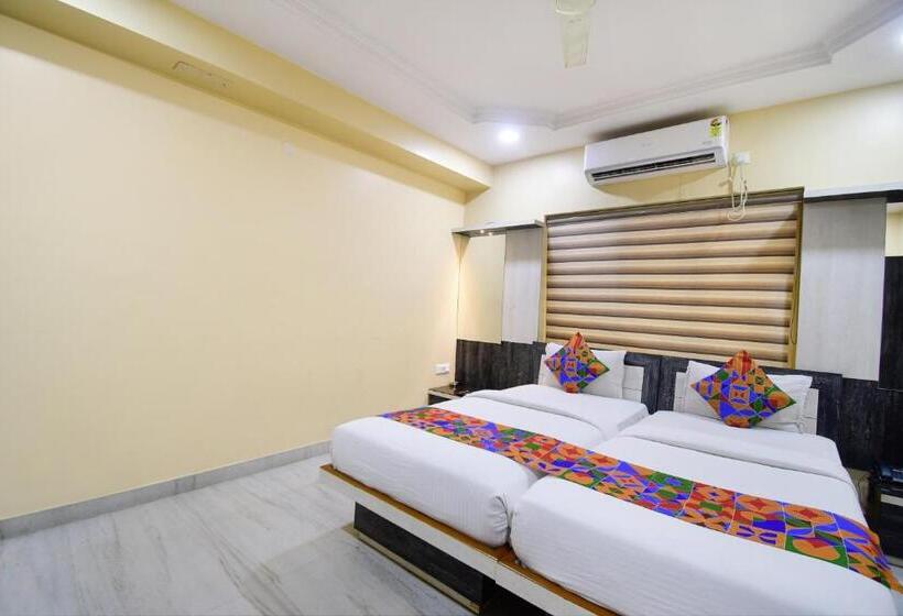 Fabhotel Divira Inn