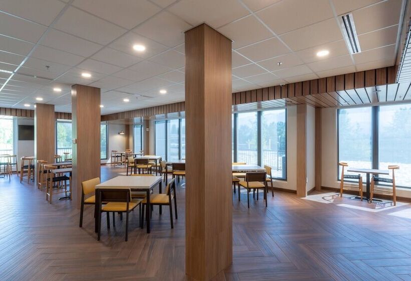 בית מלון כפרי Fairfield By Marriott Inn & Suites Revelstoke