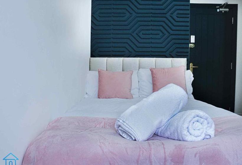 بنسيون York Contractor House  Free Road Side Parking, Town Centre Location, Free Wifi & Netflix By Firoz Pr