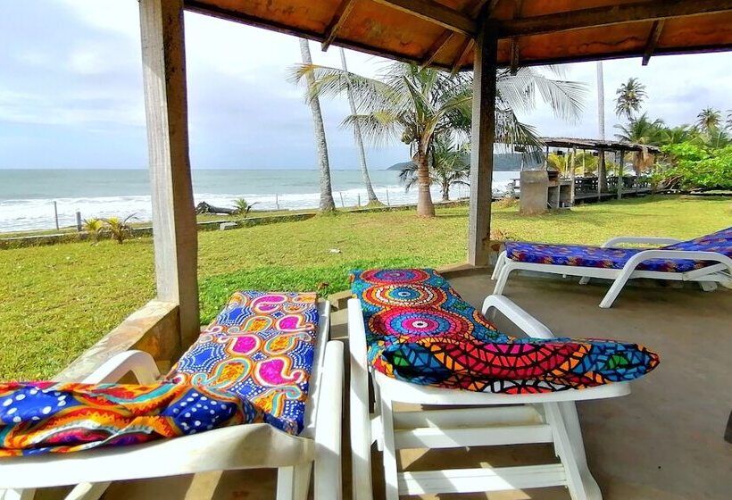 فندق Afro Beach Eco Resort Butre