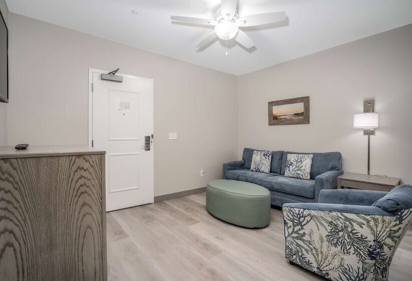 Отель Lighthouse Suites   Best Western Signature Collection
