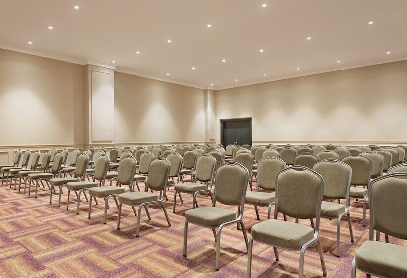 هتل Ramada By Wyndham Izmir Aliaga