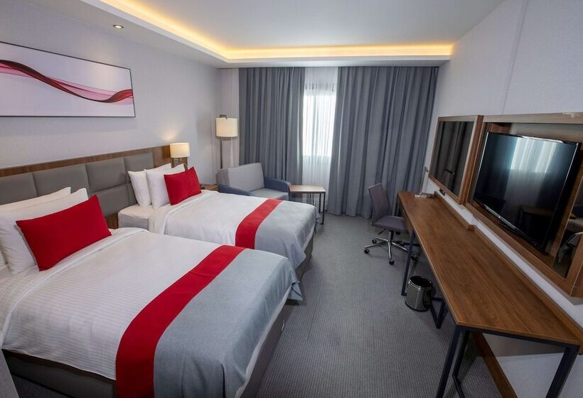هتل Ramada By Wyndham Izmir Aliaga