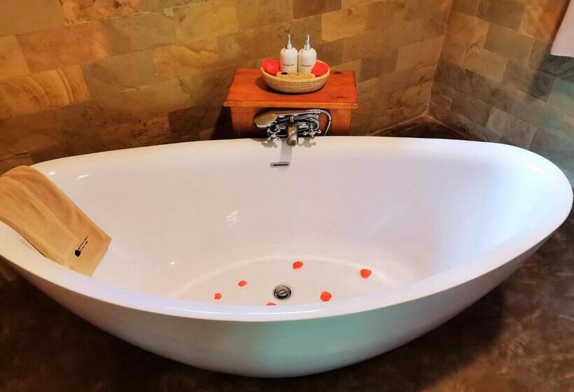 Отель Ngorongoro Marera Mountain View Lodge