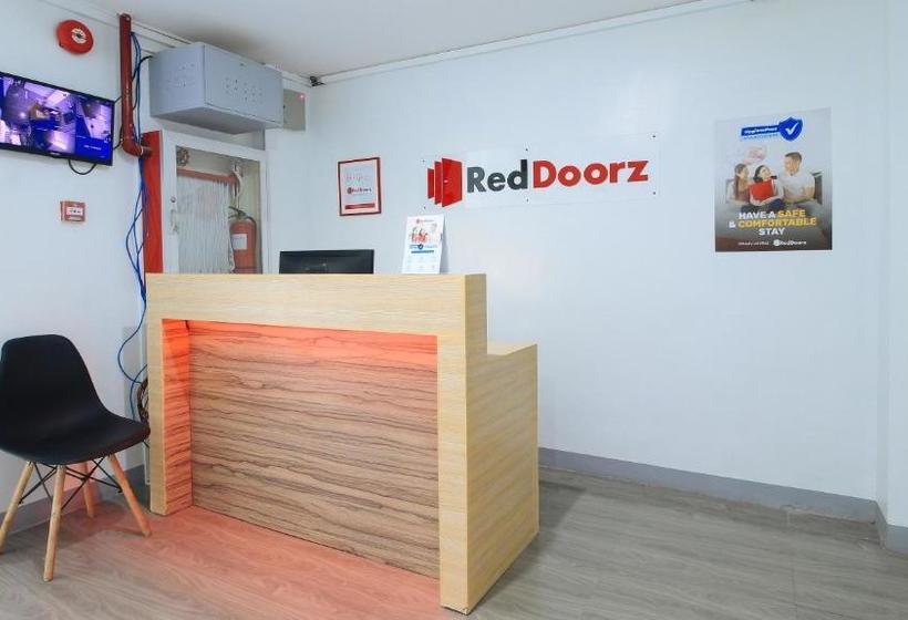 هتل Reddoorz Near Zobel Roxas St