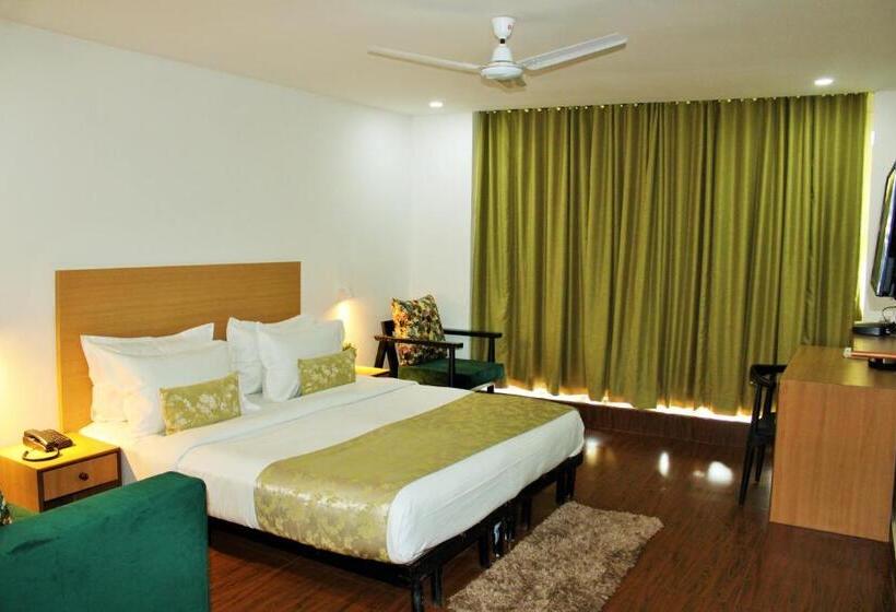 هتل The Golden Sands