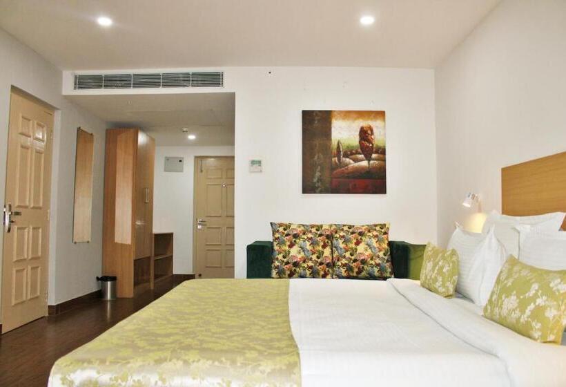 هتل The Golden Sands