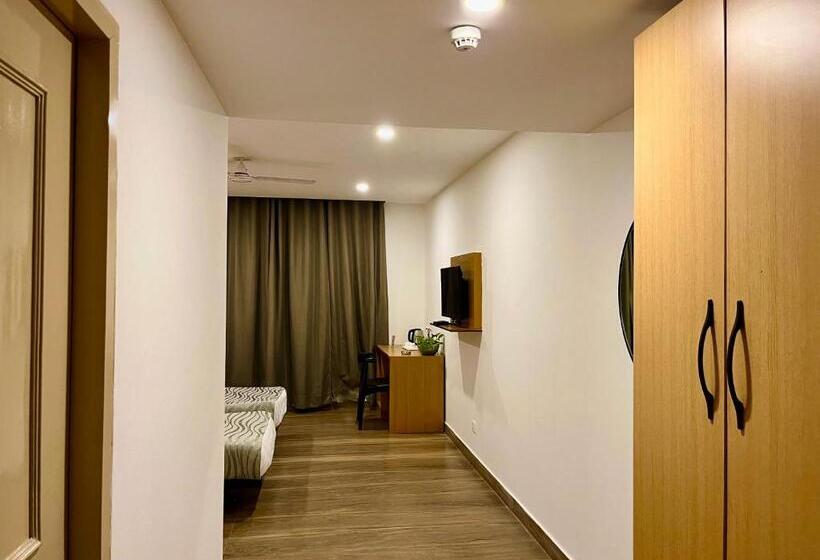 هتل The Golden Sands