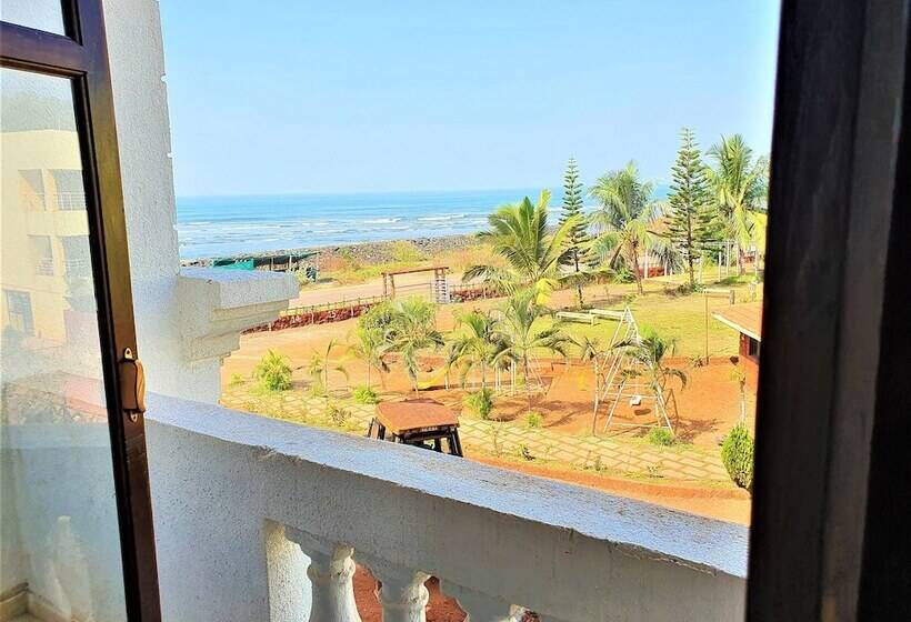 בית מלון כפרי Vits Excellensea Karde Beach