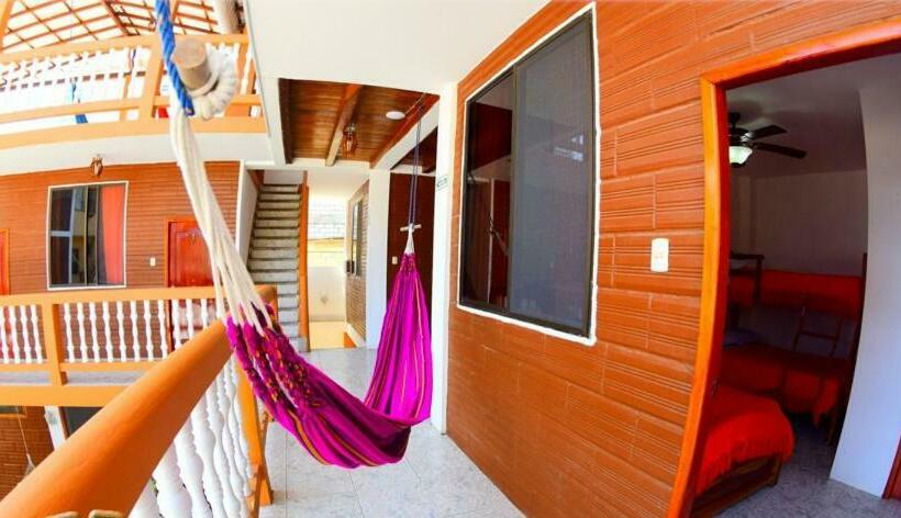 هتل Charo´s Hostal