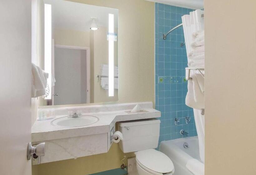 فندق Clarion Inn