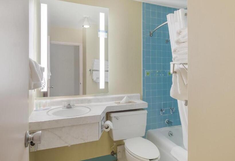 فندق Clarion Inn