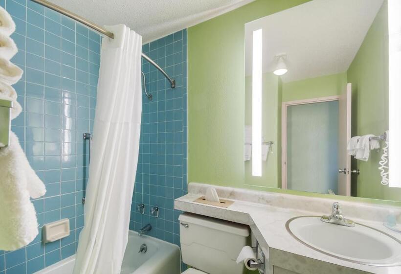 فندق Clarion Inn