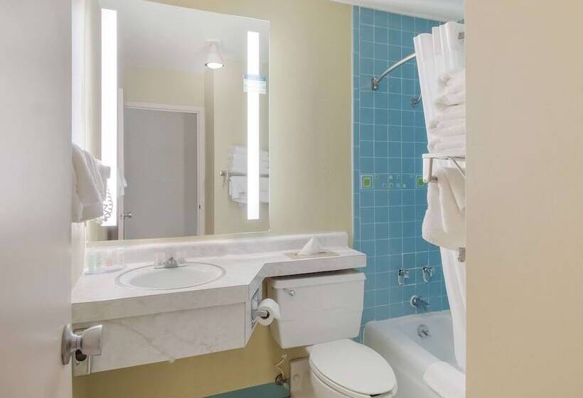 فندق Clarion Inn