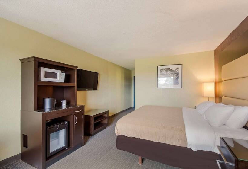 فندق Clarion Inn