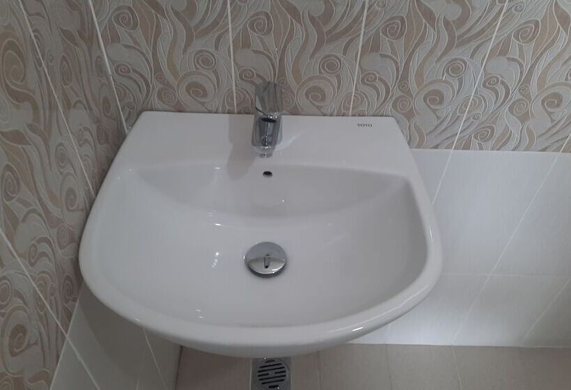 هتل Granada Inn Palu