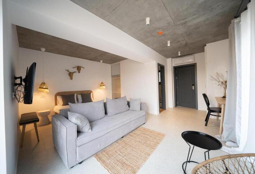تختخواب و صبحانه The Pines Boutique Villa   Vama Veche