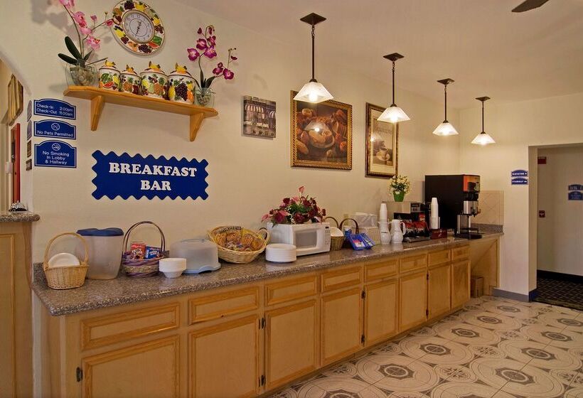 هتل Americas Best Value Inn And Suites Bush International Airport