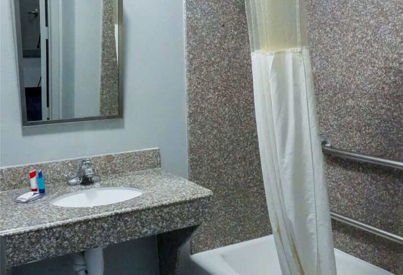 هتل Americas Best Value Inn And Suites Bush International Airport