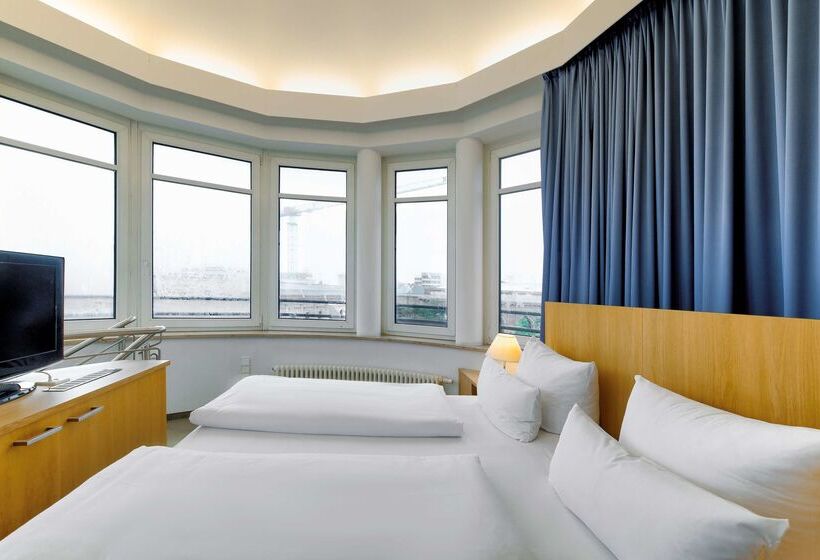 Отель Berlin Mitte By Campanile