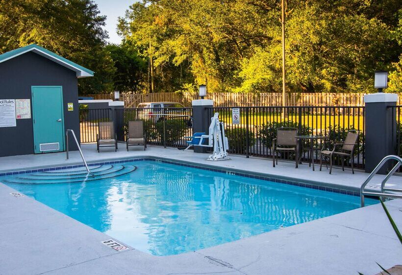 בית מלון כפרי Best Western Plus Blue Angel Inn