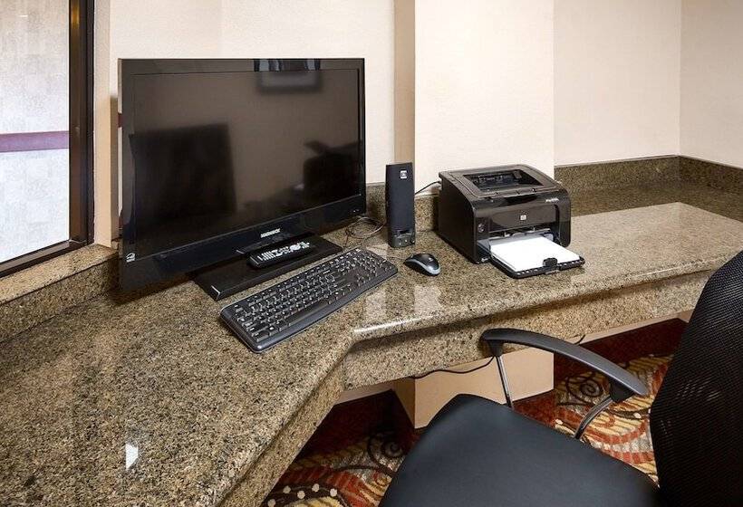 בית מלון כפרי Best Western Plus Memorial Inn
