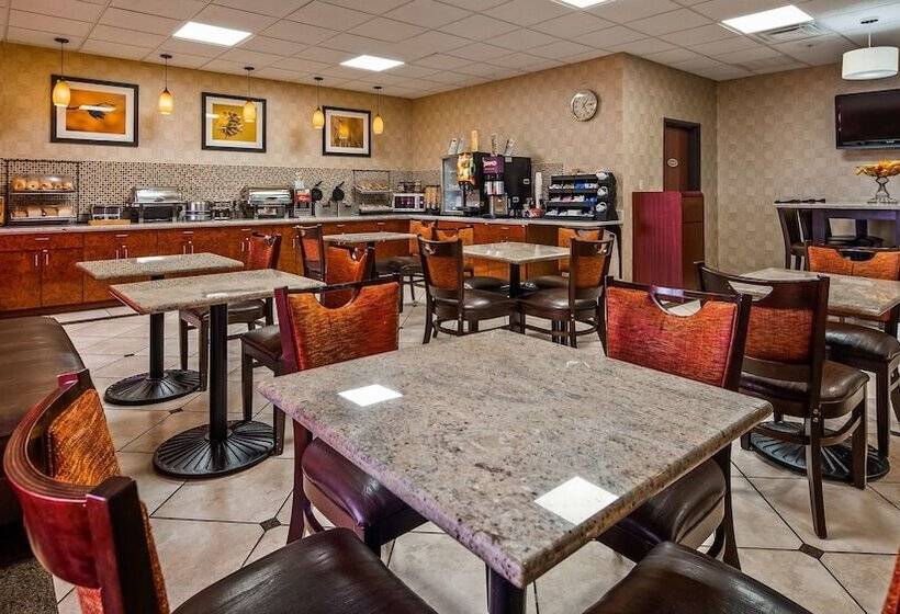 בית מלון כפרי Best Western Plus Memorial Inn