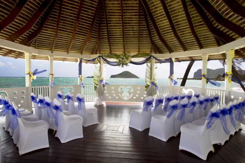 هتل Coconut Bay Beach Resort & Spa All Inclusive