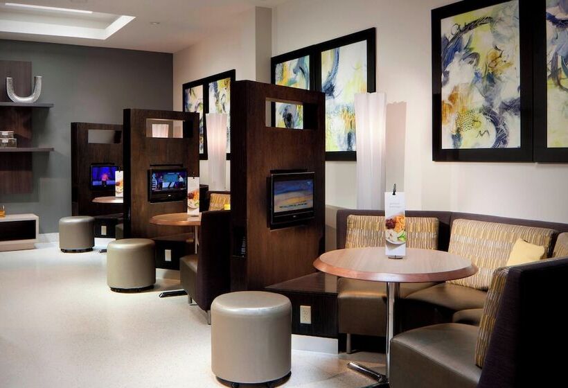 هتل Courtyard Miami Beach South Beach