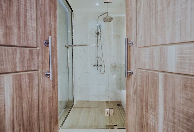 هتل Days Inn By Wyndham Aonang Krabi