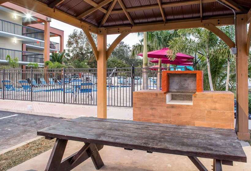 בית מלון כפרי Days Inn By Wyndham Sarasota Bay