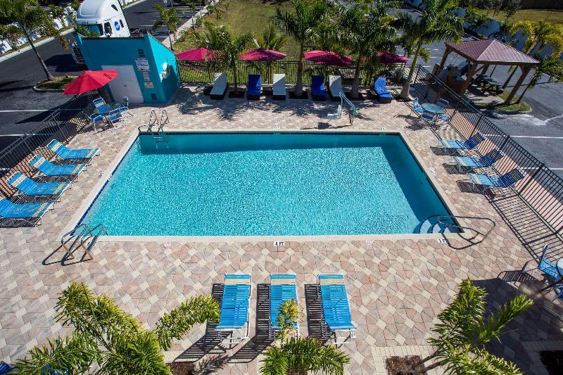 בית מלון כפרי Days Inn By Wyndham Sarasota Bay