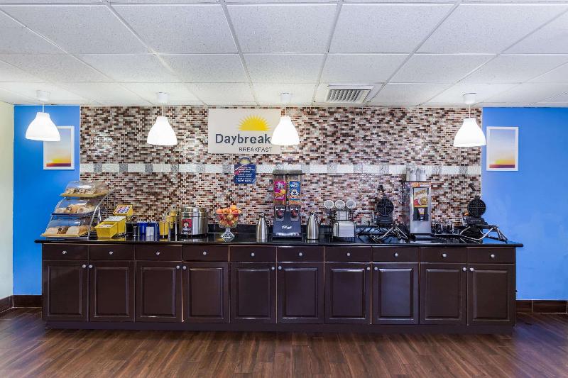 בית מלון כפרי Days Inn By Wyndham Sarasota Bay