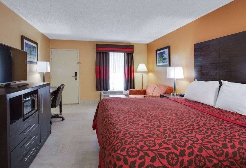 בית מלון כפרי Days Inn By Wyndham Sarasota Bay