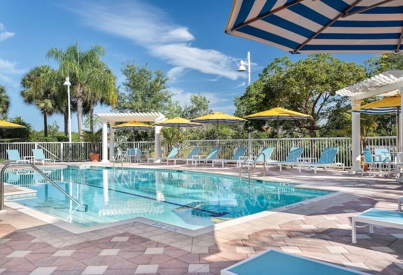 فندق Doubletree Suites By Hilton Naples