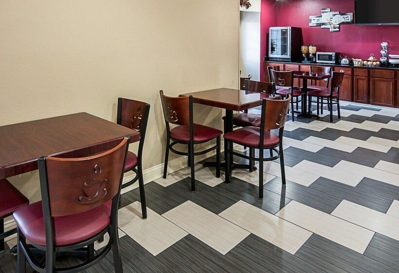 בית מלון כפרי Econo Lodge Inn & Suites Natchitoches