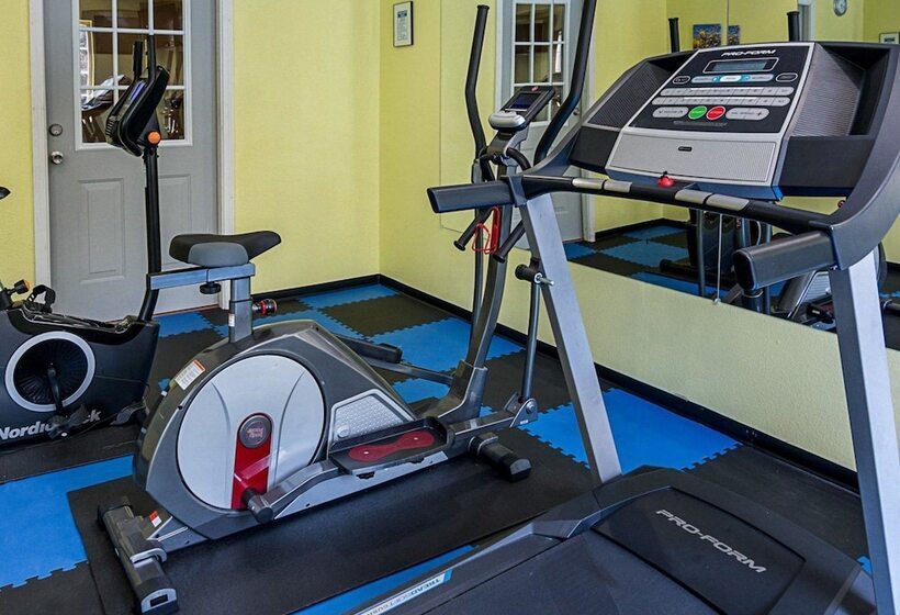 בית מלון כפרי Econo Lodge Inn & Suites Natchitoches