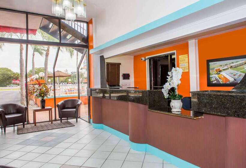 Отель Howard Johnson By Wyndham Clearwater Dunedin