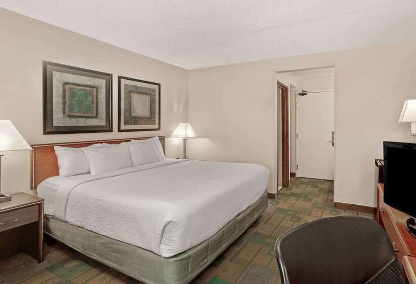 هتل La Quinta By Wyndham Des Moines West Clive