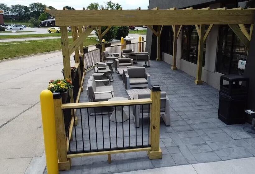 هتل La Quinta By Wyndham Des Moines West Clive